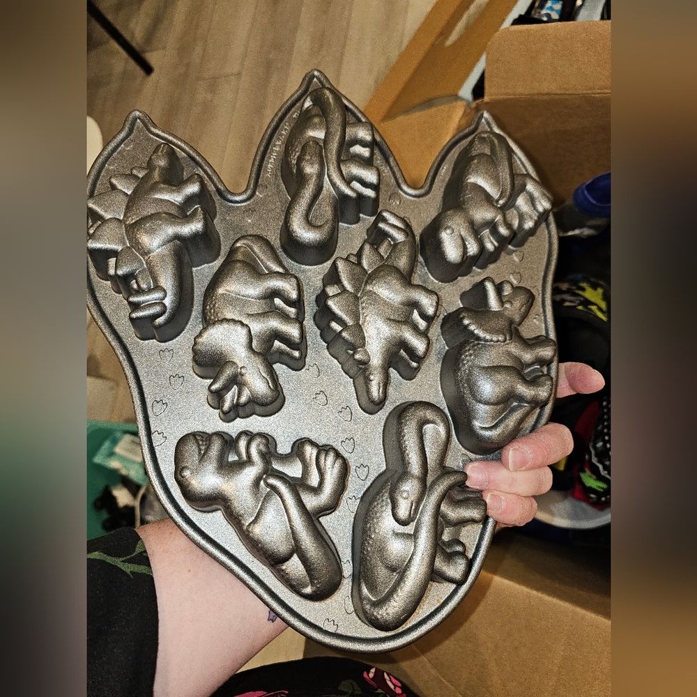 Dino Mold